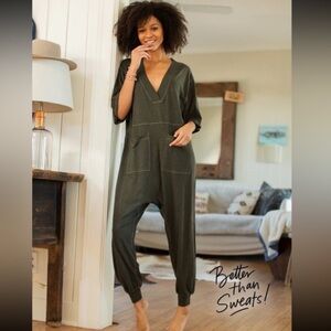 NATURAL LIFE Charlie Oversized Cotton Olive Green V-Neck Jumpsuit